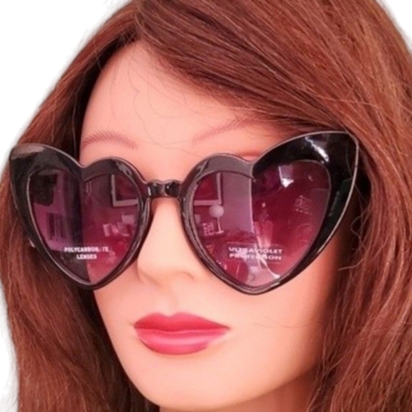 Accessories - Heart shape black sunglasses